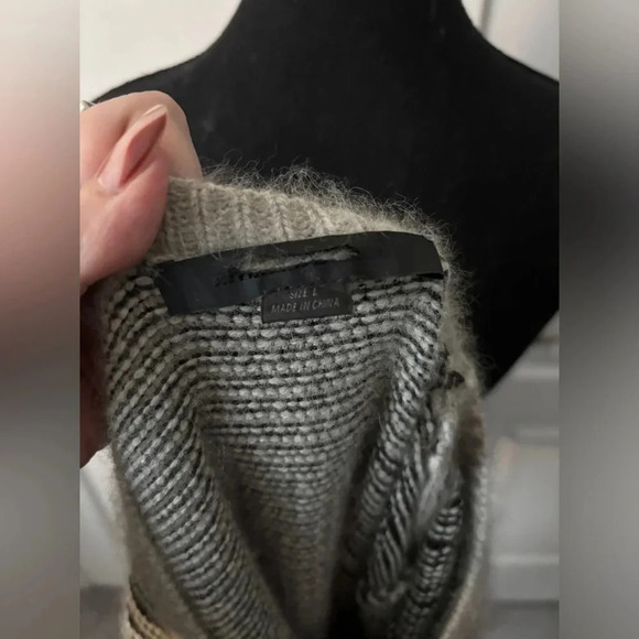 Soft Grey Long Sweater | Size M (approx) - Picture 6 of 8